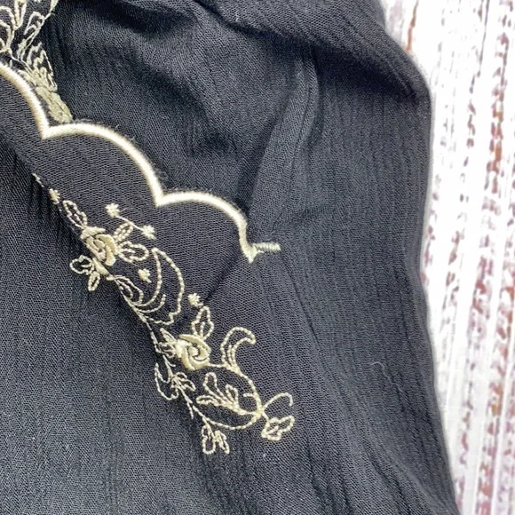 Love Tree black scallop hem shorts size small new without tags - Picture 4 of 8